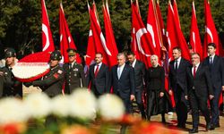 Bakan Bak, gençlerle birlikte Anıtkabir’i ziyaret etti