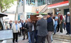 Memleketine dönerken kazada ölen yaşlı adam son yolcuğuna uğurlandı