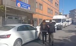 Esenler’de elinde satırla dolaşan bir kişi yakalandı