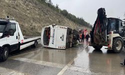 Isparta'da devrilen midibüsteki 15 kişi yaralandı