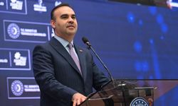 Bakan Kacır: "Tam Bağımsız Türkiye hedefinde en büyük gücümüz hayal eden, araştıran, üreten gençlerimiz"