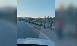 Çocuklar polis aracını esas duruşta selamladı