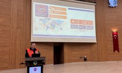 Kırşehir'de "Depremle Birlikte Yaşam" konferansı düzenlendi