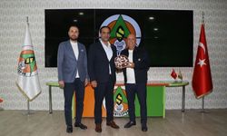 KKTC'li Bakan Gardiyanoğlu'ndan Alanyaspor Kulüp Başkanı Çavuşoğlu'na taziye ziyareti