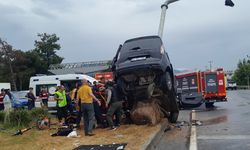 Muğla'da trafik levhası direğine çarpan kamyonetteki 1 kişi hayatını kaybetti, 3 kişi yaralandı