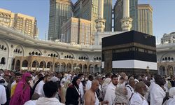 Medine'deki ziyaretlerini tamamlayan Türk hacı adayları Mekke'ye geçti