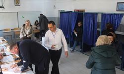 Romanya, yeni cumhurbaşkanını belirlemek için sandık başında