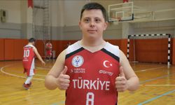 Down sendromlu milli basketbolcunun hayali antrenörü ile aynı takımda görev almak