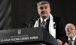 Beşiktaş Kulübünün olağan genel kurulunda Serdal Adalı, yeniden başkanlığa seçildi
