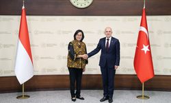 Bakan Şimşek, Endonezya Maliye Bakanı Indrawati ile görüştü