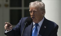 Trump, göçmenlerin "ABD dışına ücretsiz uçuş" yapmalarına izin veren kararnameyi imzaladı