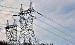 Bakan Bayraktar, Türkiye'nin elektrik iletim ve dağıtım hatlarında kesintiye neden olacak sorun bulunmadığını bildirdi