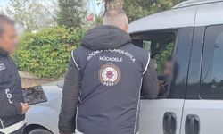 Amasya'da iki otomobilde 5 düzensiz göçmen yakalandı: 2 kişi tutuklandı
