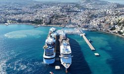 Kuşadası'na 3 kruvaziyerle 8 bin 560 turist geldi
