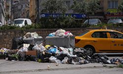 İzmir'de işçilerin grevi nedeniyle temizlik hizmeti de aksıyor