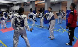 Başarılı tekvandocular yetiştiren antrenörün hayali, çocuklarını da milli takıma kazandırmak