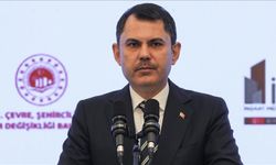 Bakan Kurum, deprem bölgesi klibiyle 1 Mayıs Emek ve Dayanışma Gününü kutladı