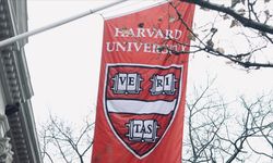 Harvard, fon kesintilerine karşı üniversite araştırmaları için 250 milyon dolar ayıracak