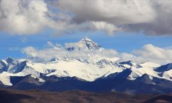 Nepalli dağcı Kami Rita, 31. kez Everest'in zirvesine tırmanarak kendi rekorunu kırdı