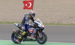 Milli motosikletçi Toprak Razgatlıoğlu, Çekya'da superpole yarışını da kazandı