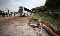 Çanakkale'de yolcu otobüsü ile kamyon çarpıştı