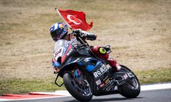Milli motosikletçi Toprak Razgatlıoğlu, Çekya'da birinci oldu