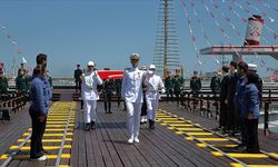 Atatürk'ü temsil eden bayrak Samsun'da karaya çıkarıldı