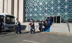 Kars polisi yüzlerce kişiyi dolandıran çeteyi çökertti