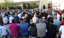 Adıyaman’da binlerce kişi bayram namazı için saf tuttu