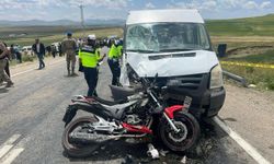 Van’da motosiklet ile minibüs çarpıştı: 2 ölü