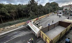 Beykoz’da su tankeri geri manevra yaparken devrildi: 1 yaralı