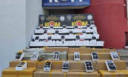 Adana’da 14 milyonluk kaçak güneş gözlüğü ve telefon ele geçirildi
