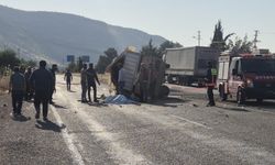 Otomobil ile kamyonet çarpıştı: 1 ölü, 4 yaralı