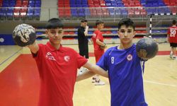 Karabüklü iki hentbolcu, milli takım kampına davet edildi