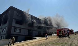 Arnavutköy’de terlik fabrikası alevlere teslim oldu