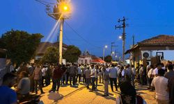 Kamyonet ile motosiklet çarpıştı: 1 ölü, 2 yaralı