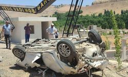 Mardin’de kontrolden çıkan otomobil şarampole yuvarlandı: 1 ölü, 1 yaralı
