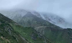 Rize’nin Kavrun Yaylası Haziran ayında beyaza büründü