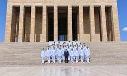 Sahil Güvenlik Komutanlığı, kuruluşunun 43. yıl dönümü dolayısıyla Anıtkabir’i ziyaret etti
