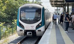Marmaray’da raylara atlayan kişi intihar etti