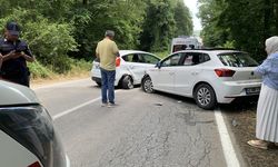 Kocaeli'de iki otomobilin çarpıştığı kazada 6 kişi yaralandı