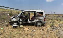 Şanlıurfa'da şarampole devrilen hafif ticari araçtaki 4 kişi yaralandı