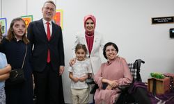 Bakan Göktaş, Başakşehir Engelsiz Yaşam Merkezi'nde düzenlenen sergiye katıldı