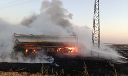Mardin'de seyir halindeyken yangın çıkan tanker kullanılamaz hale geldi