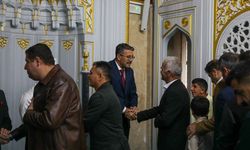 Hakkari Valisi Çelik, vatandaşlarla bayramlaştı