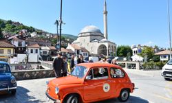 Klasik otomobil tutkunları Kosova'nın Prizren şehrinde buluştu