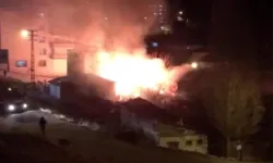 Ankara Mamak’ta Meşe Deposu Alev Alev Yandı