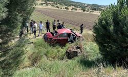 Balıkesir’de otomobil şarampole uçtu: 2 yaralı
