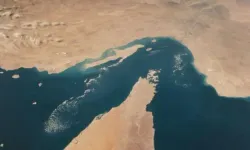 İran Hürmüz Boğazı'nı Resmen Kapattı