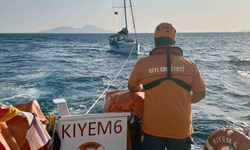 Bodrum açıklarında arızalanan tekneyi KIYEM ekipleri kurtardı